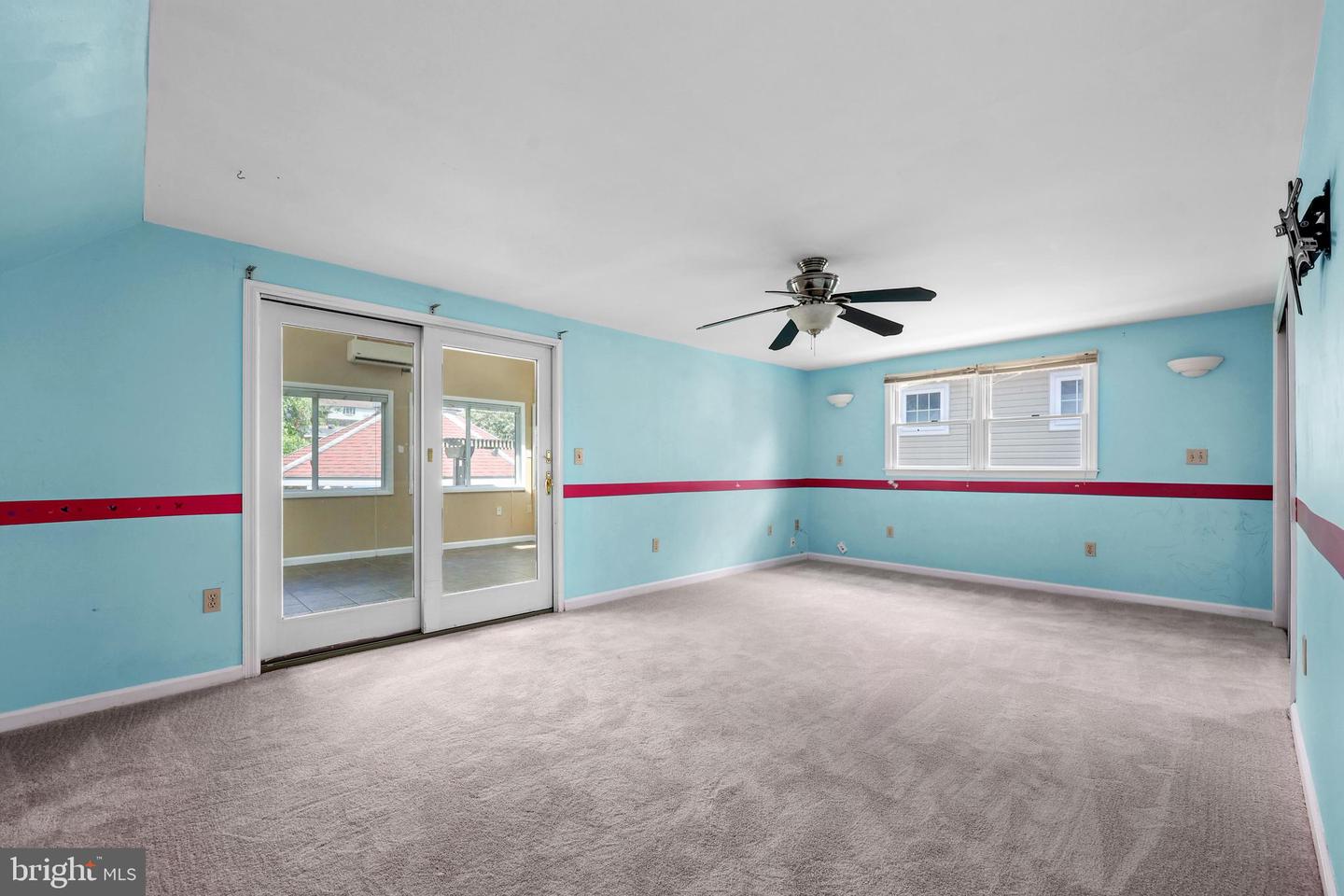 6830 CUSTIS PKWY, FALLS CHURCH, Virginia 22042, 5 Bedrooms Bedrooms, ,2 BathroomsBathrooms,Residential,For sale,6830 CUSTIS PKWY,VAFX2264548 MLS # VAFX2264548