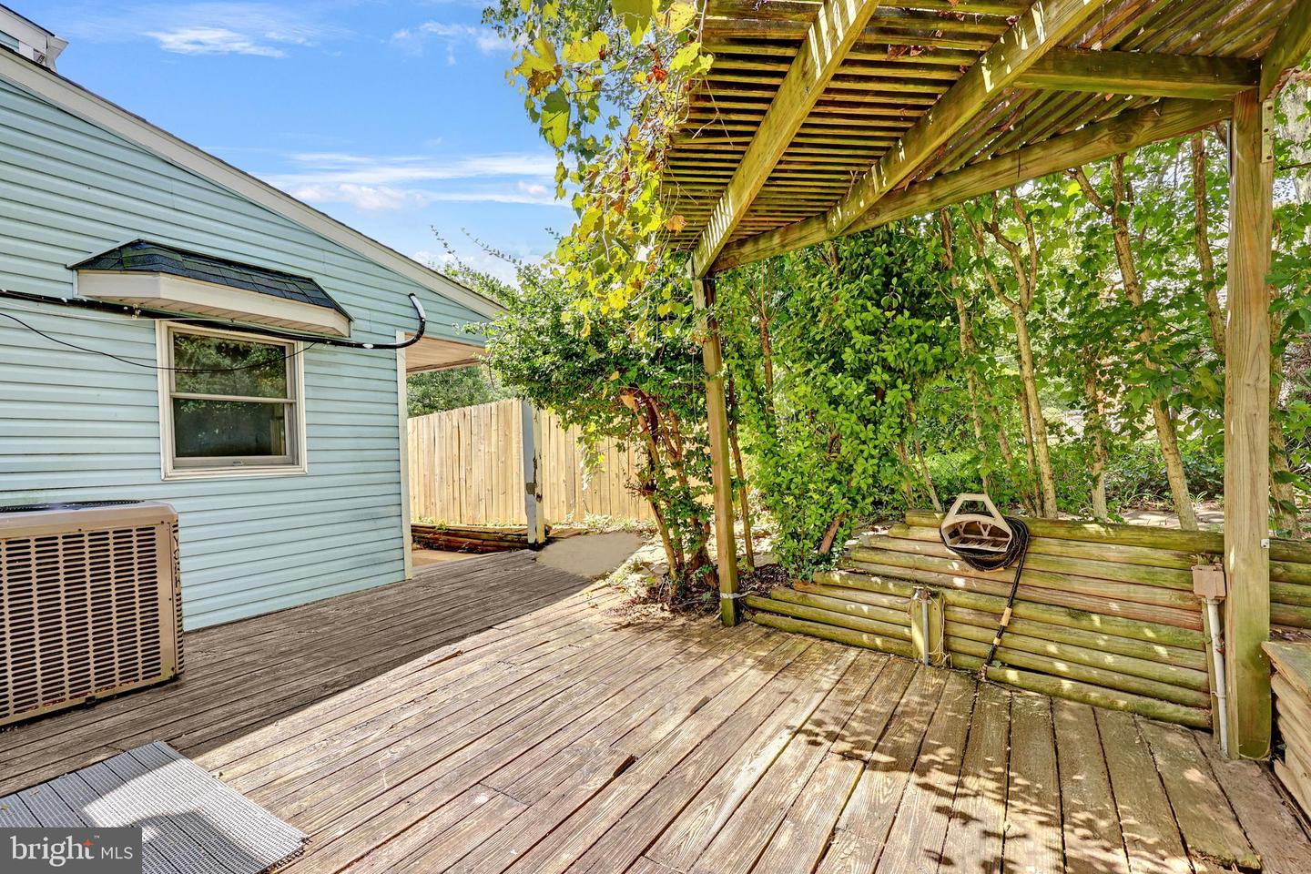 6830 CUSTIS PKWY, FALLS CHURCH, Virginia 22042, 5 Bedrooms Bedrooms, ,2 BathroomsBathrooms,Residential,For sale,6830 CUSTIS PKWY,VAFX2264548 MLS # VAFX2264548