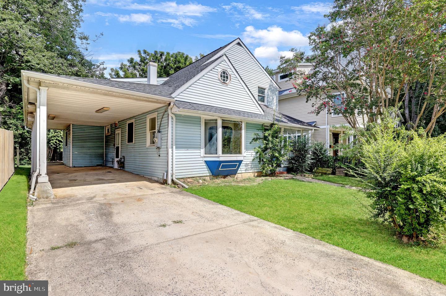 6830 CUSTIS PKWY, FALLS CHURCH, Virginia 22042, 5 Bedrooms Bedrooms, ,2 BathroomsBathrooms,Residential,For sale,6830 CUSTIS PKWY,VAFX2264548 MLS # VAFX2264548