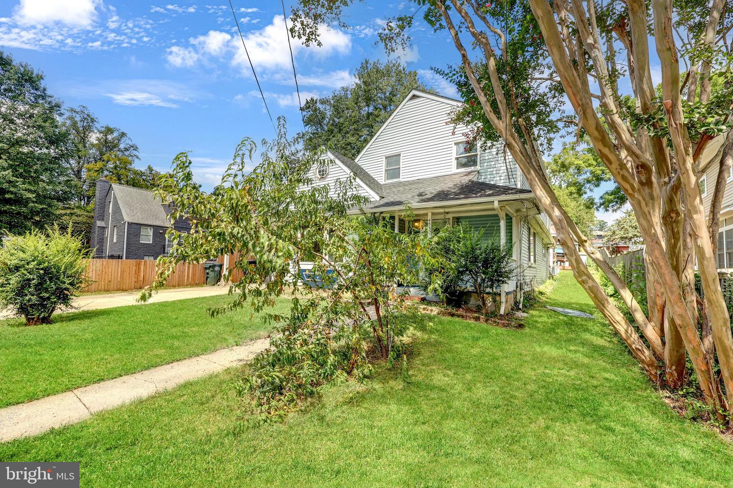 6830 CUSTIS PKWY, FALLS CHURCH, Virginia 22042, 5 Bedrooms Bedrooms, ,2 BathroomsBathrooms,Residential,For sale,6830 CUSTIS PKWY,VAFX2264548 MLS # VAFX2264548