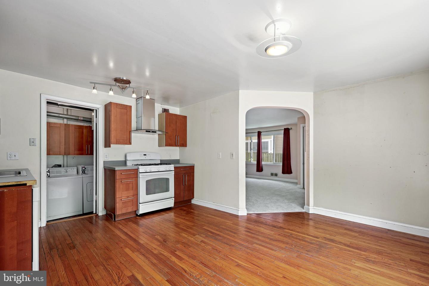 6830 CUSTIS PKWY, FALLS CHURCH, Virginia 22042, 5 Bedrooms Bedrooms, ,2 BathroomsBathrooms,Residential,For sale,6830 CUSTIS PKWY,VAFX2264548 MLS # VAFX2264548