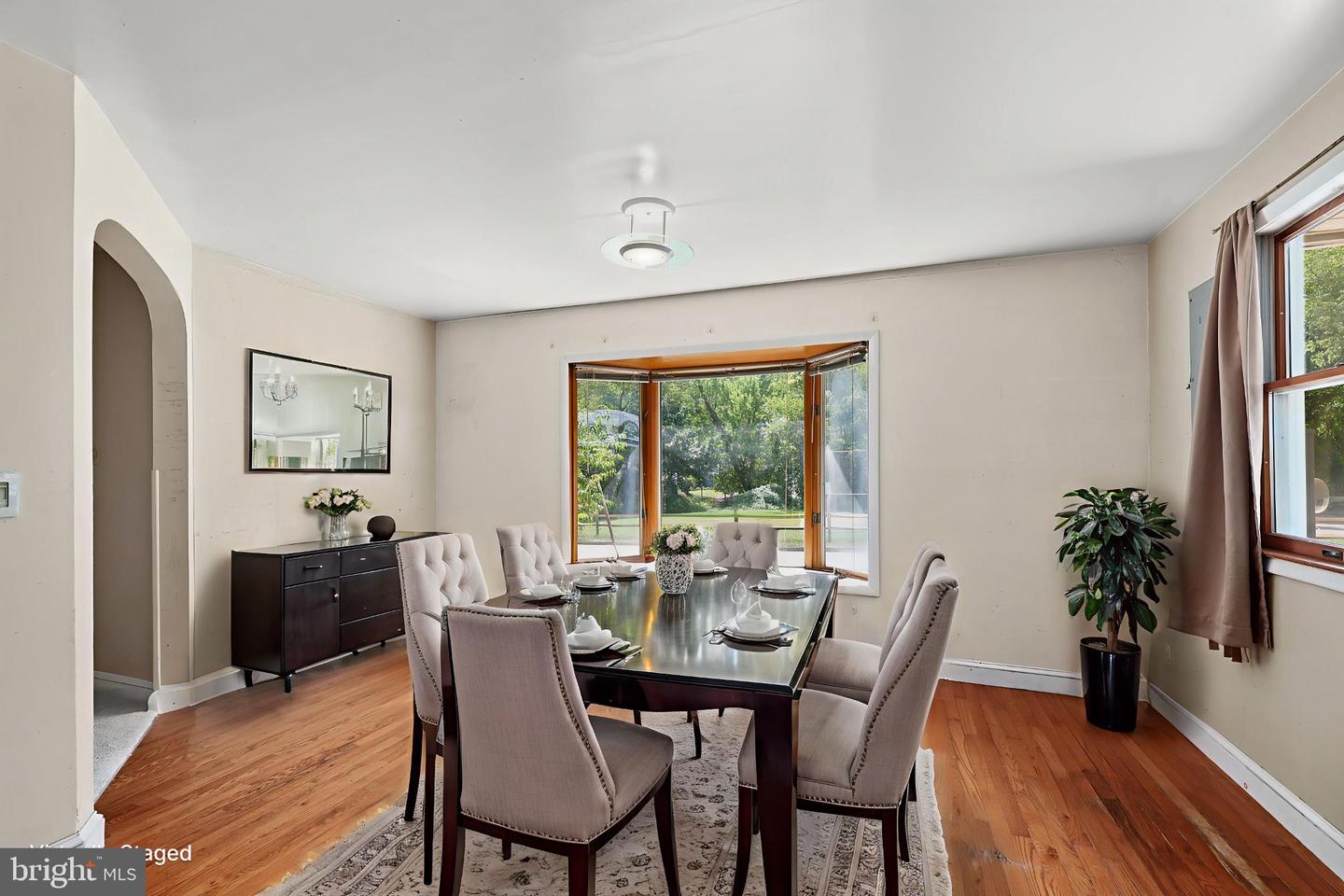 6830 CUSTIS PKWY, FALLS CHURCH, Virginia 22042, 5 Bedrooms Bedrooms, ,2 BathroomsBathrooms,Residential,For sale,6830 CUSTIS PKWY,VAFX2264548 MLS # VAFX2264548