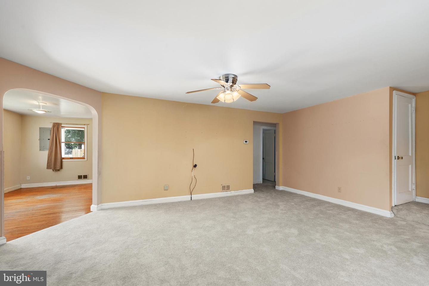 6830 CUSTIS PKWY, FALLS CHURCH, Virginia 22042, 5 Bedrooms Bedrooms, ,2 BathroomsBathrooms,Residential,For sale,6830 CUSTIS PKWY,VAFX2264548 MLS # VAFX2264548