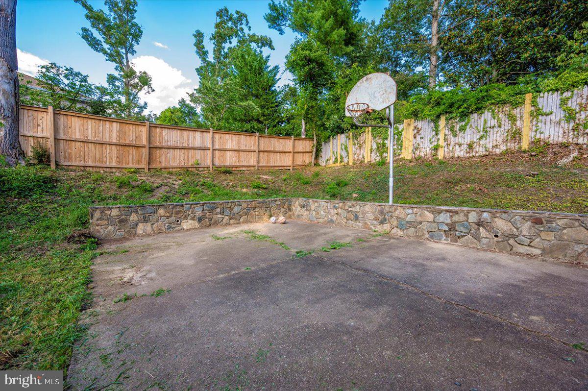 3911 BRENDA LN, ANNANDALE, Virginia 22003, 4 Bedrooms Bedrooms, ,2 BathroomsBathrooms,Residential,For sale,3911 BRENDA LN,VAFX2264556 MLS # VAFX2264556