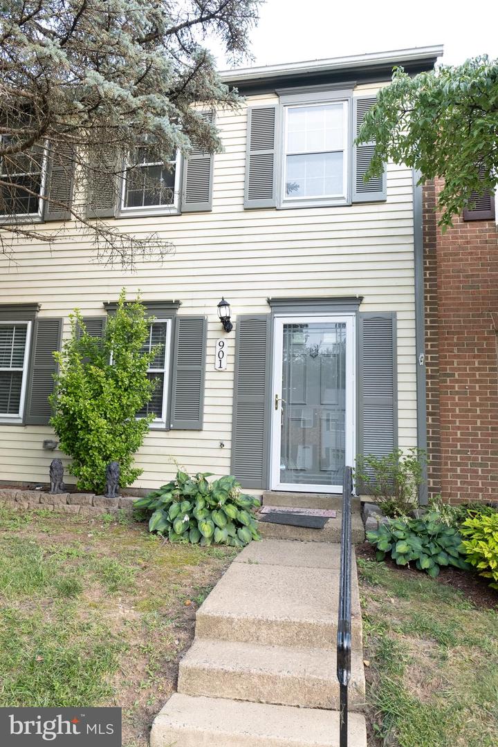 901 HOLBORN CT, STERLING, Virginia 20164, 3 Bedrooms Bedrooms, ,1 BathroomBathrooms,Residential,For sale,901 HOLBORN CT,VALO2104246 MLS # VALO2104246