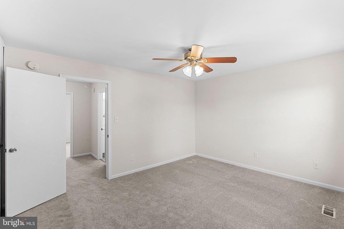 1049-B BRIXTON CT #B, STERLING, Virginia 20164, 2 Bedrooms Bedrooms, ,1 BathroomBathrooms,Residential,For sale,1049-B BRIXTON CT #B,VALO2104880 MLS # VALO2104880