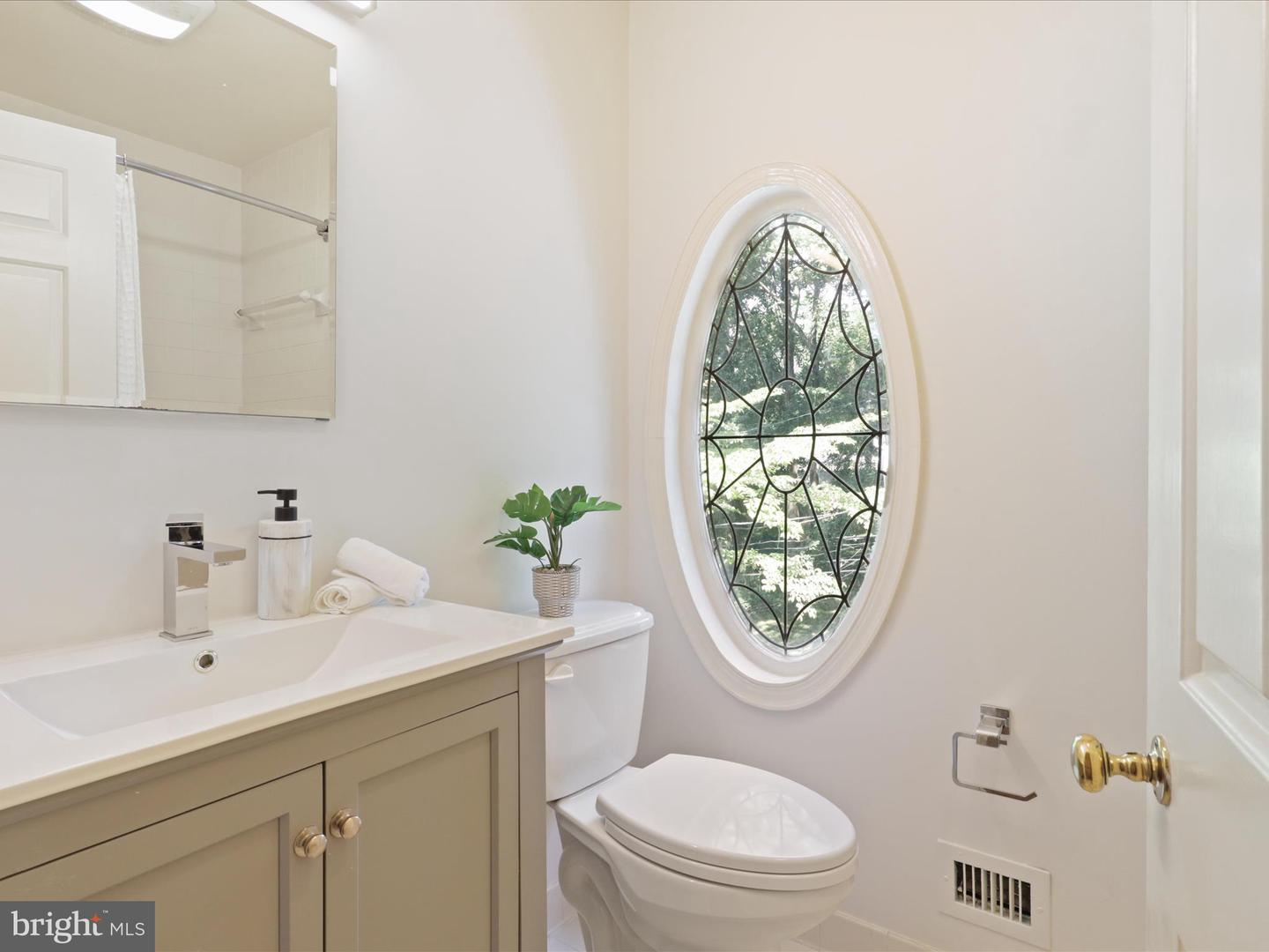 5150 MANNING PL NW, WASHINGTON, District Of Columbia 20016, 5 Bedrooms Bedrooms, ,3 BathroomsBathrooms,Residential,For sale,5150 MANNING PL NW,DCDC2215814 MLS # DCDC2215814