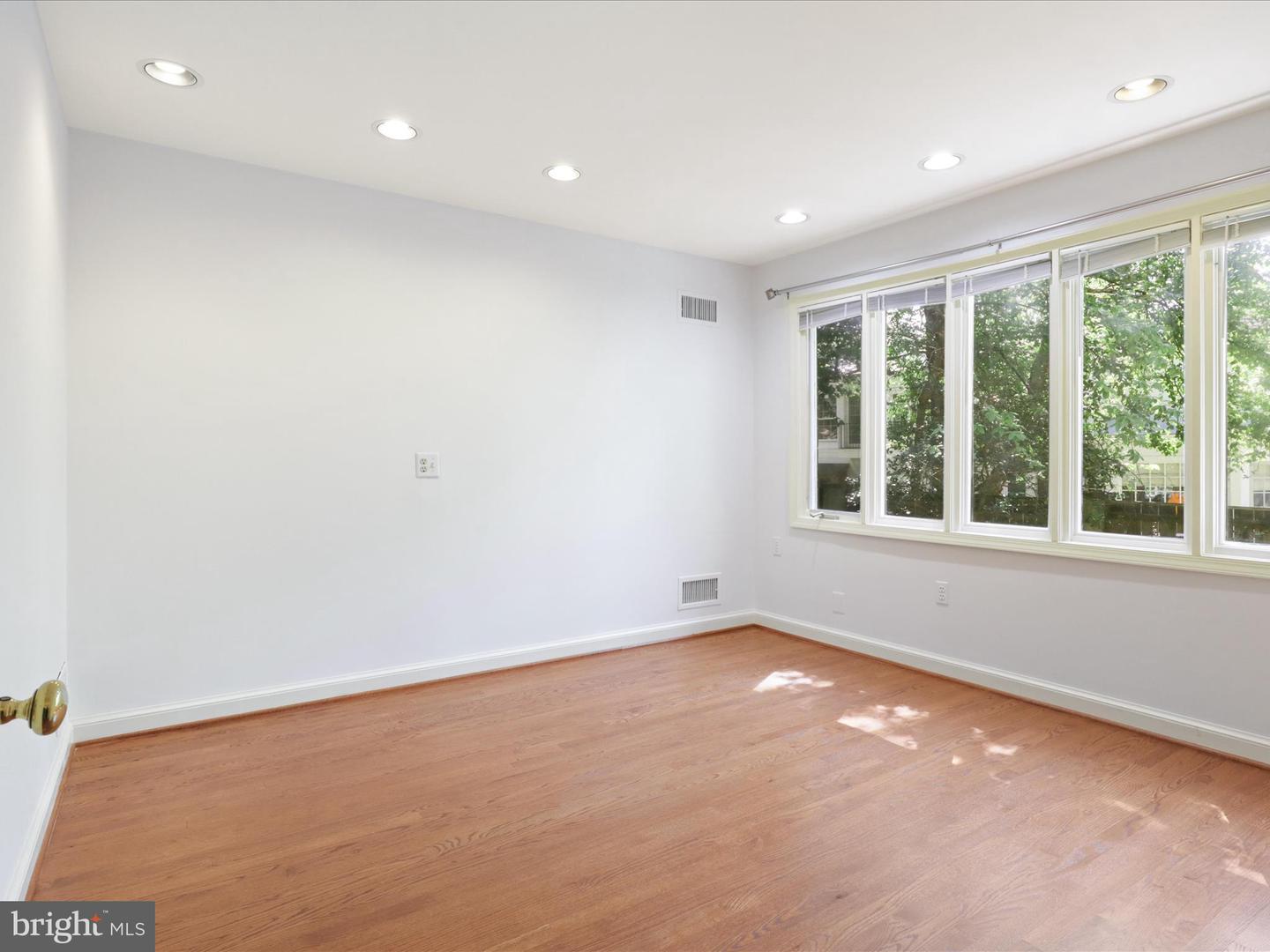 5150 MANNING PL NW, WASHINGTON, District Of Columbia 20016, 5 Bedrooms Bedrooms, ,3 BathroomsBathrooms,Residential,For sale,5150 MANNING PL NW,DCDC2215814 MLS # DCDC2215814