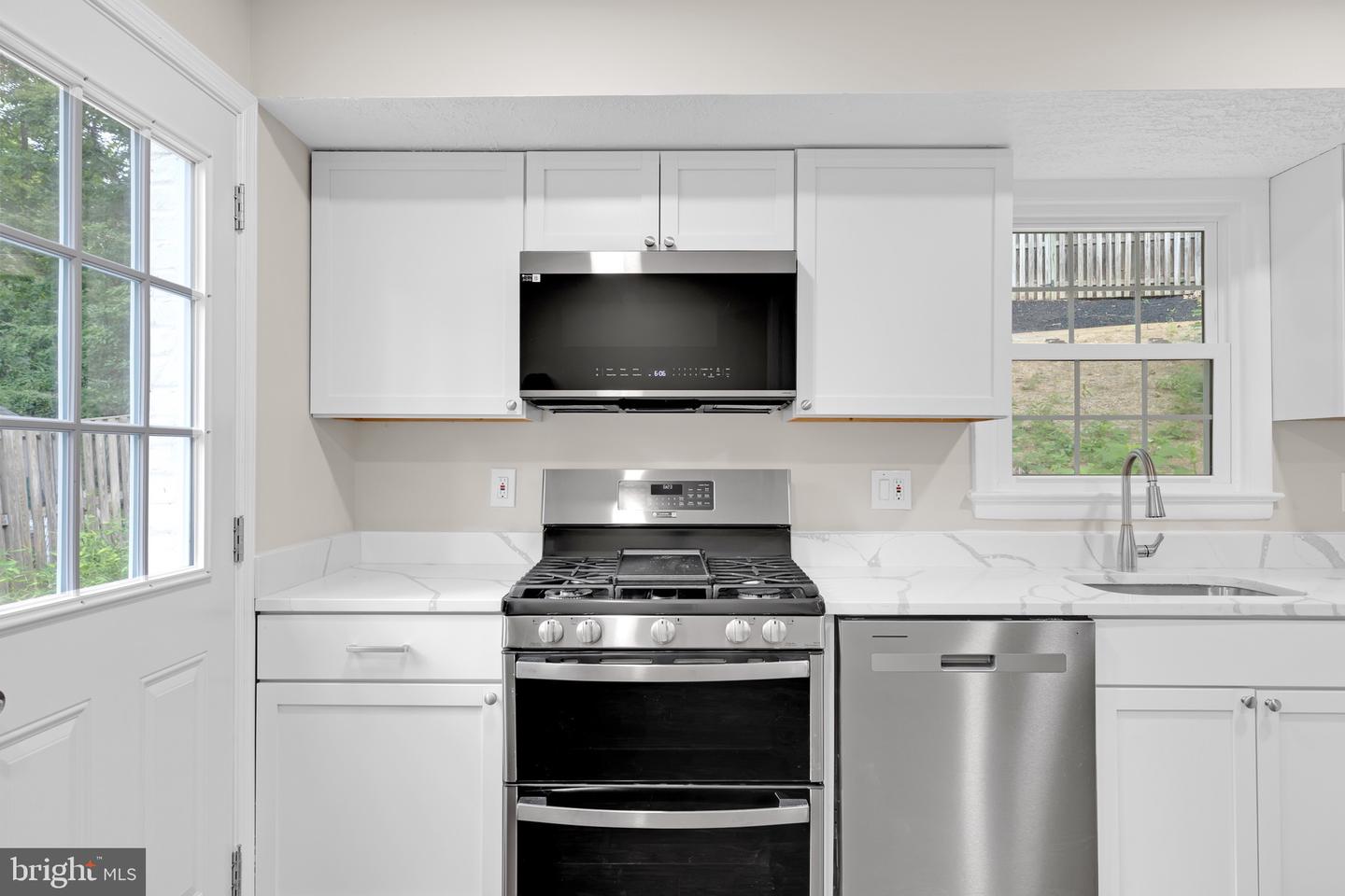 3009 S HILL ST, ARLINGTON, Virginia 22202, 5 Bedrooms Bedrooms, ,2 BathroomsBathrooms,Residential,For sale,3009 S HILL ST,VAAR2062546 MLS # VAAR2062546
