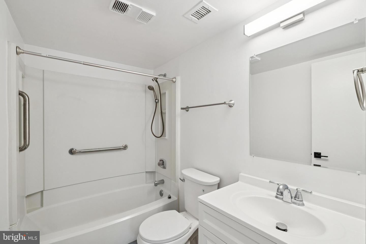 5806 COVE LANDING RD #304, BURKE, Virginia 22015, 2 Bedrooms Bedrooms, 4 Rooms Rooms,2 BathroomsBathrooms,Residential,For sale,5806 COVE LANDING RD #304,VAFX2263004 MLS # VAFX2263004
