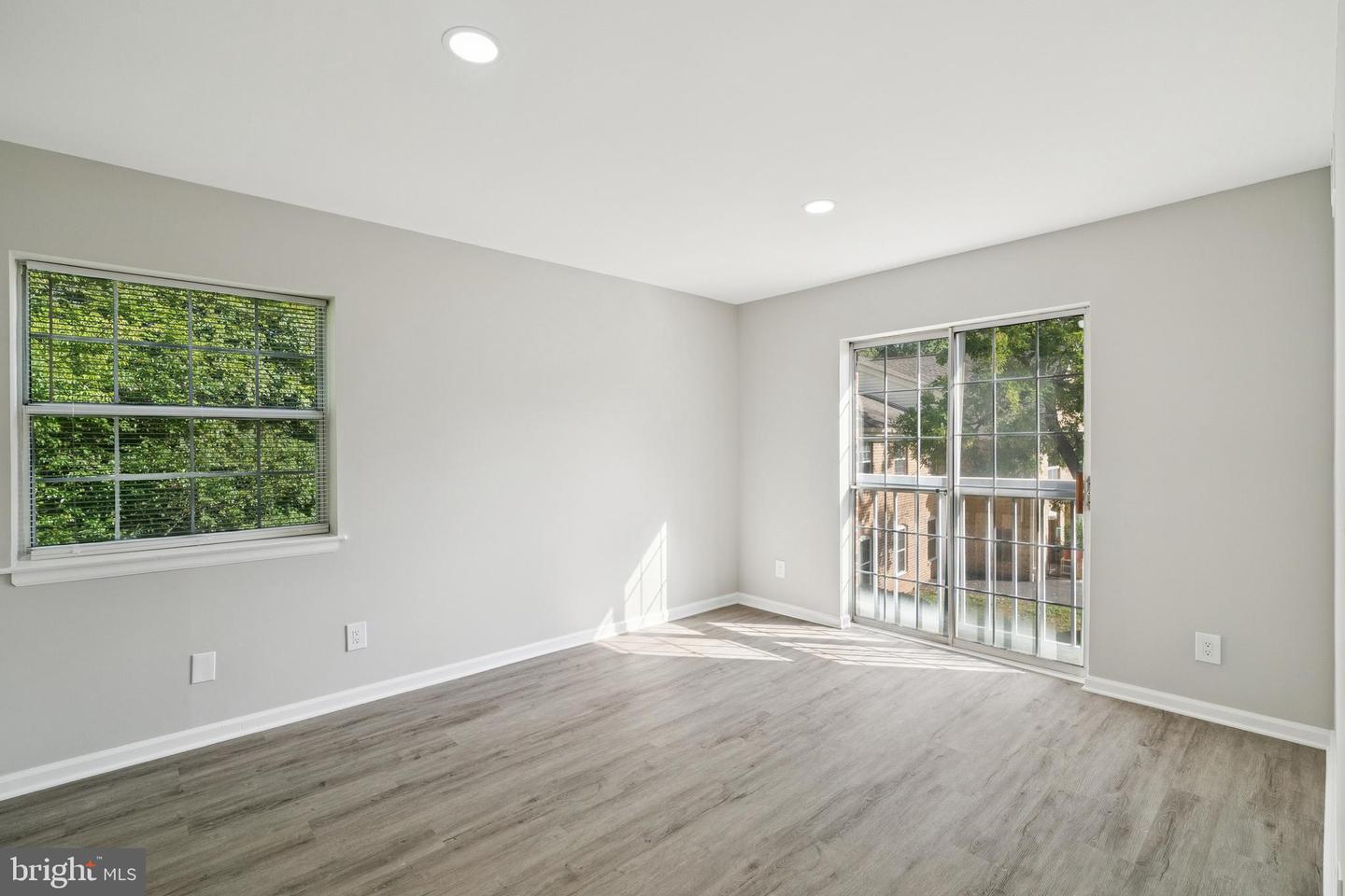 5806 COVE LANDING RD #304, BURKE, Virginia 22015, 2 Bedrooms Bedrooms, 4 Rooms Rooms,2 BathroomsBathrooms,Residential,For sale,5806 COVE LANDING RD #304,VAFX2263004 MLS # VAFX2263004
