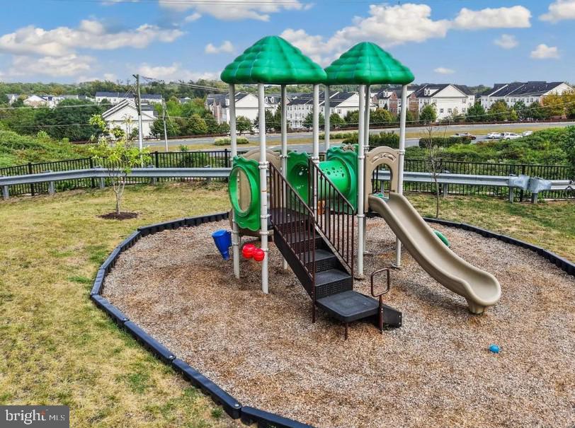 14921 RIVER WALK WAY, WOODBRIDGE, Virginia 22191, 3 Bedrooms Bedrooms, 6 Rooms Rooms,2 BathroomsBathrooms,Residential,For sale,14921 RIVER WALK WAY,VAPW2102506 MLS # VAPW2102506