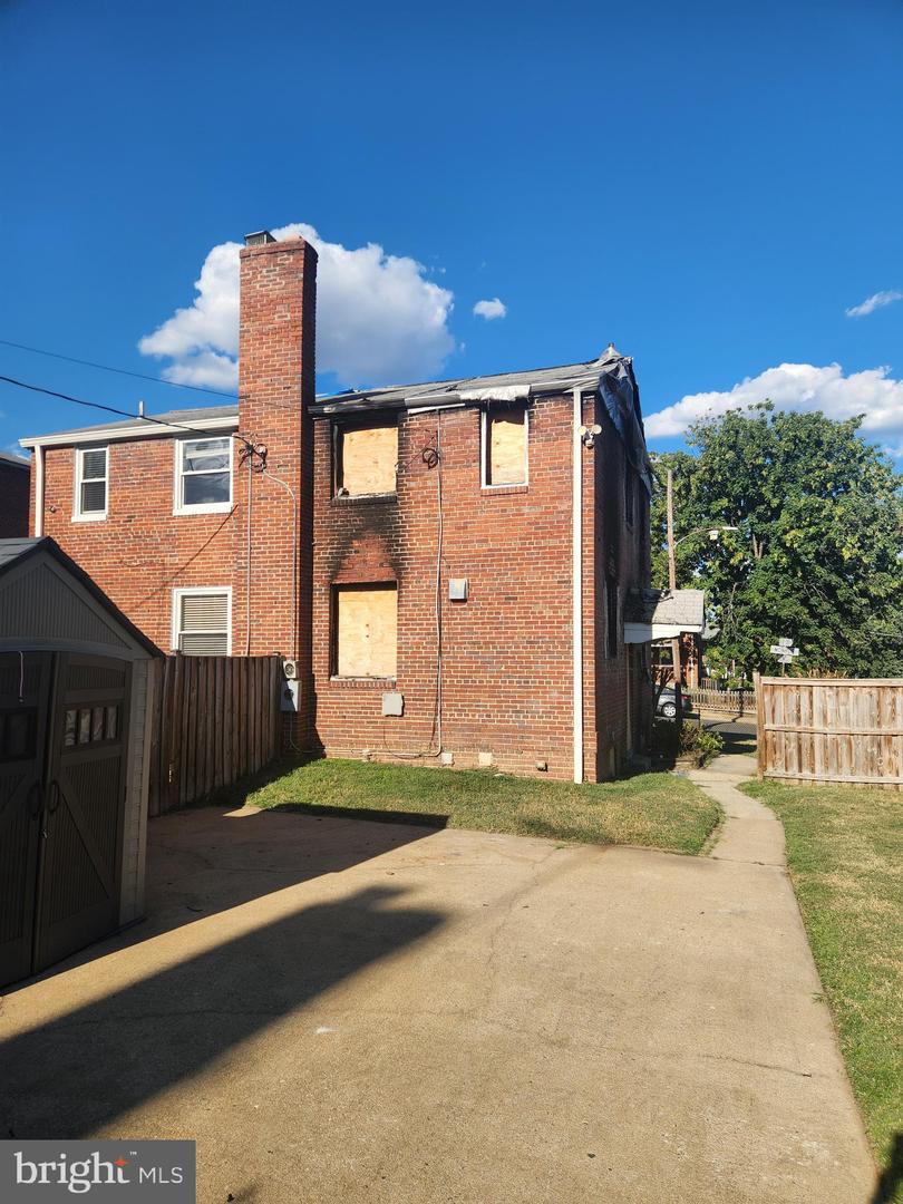 2448 S MONROE ST, ARLINGTON, Virginia 22206, 2 Bedrooms Bedrooms, ,2 BathroomsBathrooms,Residential,For sale,2448 S MONROE ST,VAAR2063008 MLS # VAAR2063008