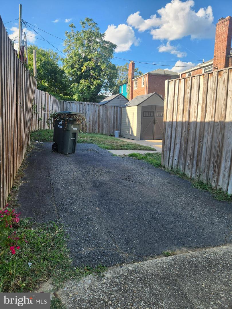 2448 S MONROE ST, ARLINGTON, Virginia 22206, 2 Bedrooms Bedrooms, ,2 BathroomsBathrooms,Residential,For sale,2448 S MONROE ST,VAAR2063008 MLS # VAAR2063008