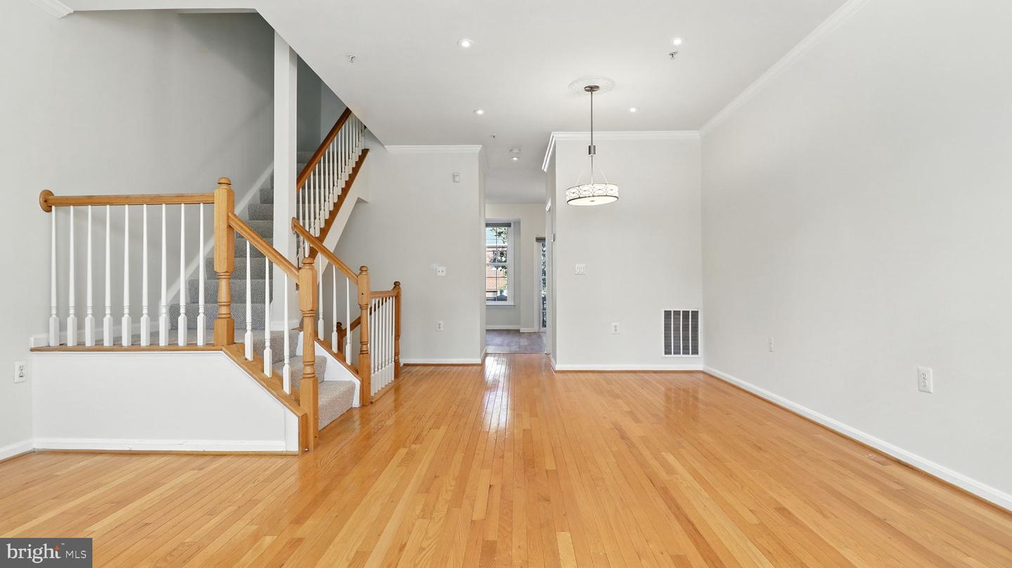 1120 S MONROE ST, ARLINGTON, Virginia 22204, 3 Bedrooms Bedrooms, ,3 BathroomsBathrooms,Residential,For sale,1120 S MONROE ST,VAAR2062990 MLS # VAAR2062990