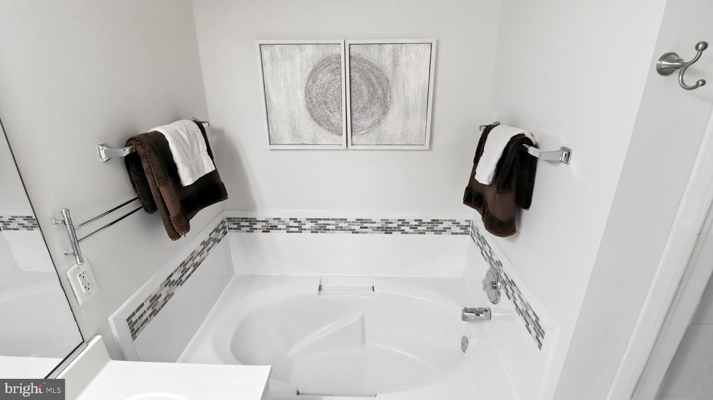 1120 S MONROE ST, ARLINGTON, Virginia 22204, 3 Bedrooms Bedrooms, ,3 BathroomsBathrooms,Residential,For sale,1120 S MONROE ST,VAAR2062990 MLS # VAAR2062990
