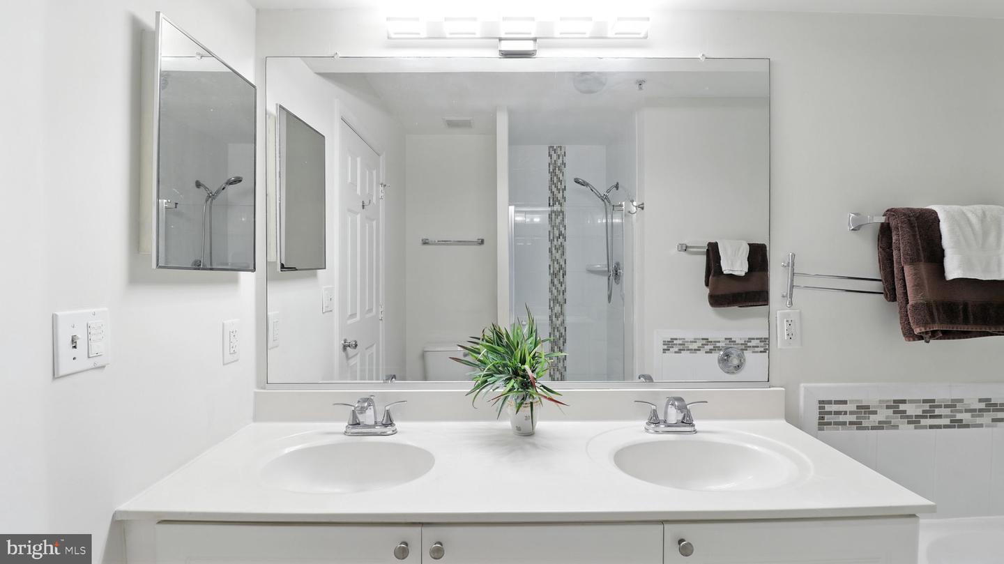 1120 S MONROE ST, ARLINGTON, Virginia 22204, 3 Bedrooms Bedrooms, ,3 BathroomsBathrooms,Residential,For sale,1120 S MONROE ST,VAAR2062990 MLS # VAAR2062990