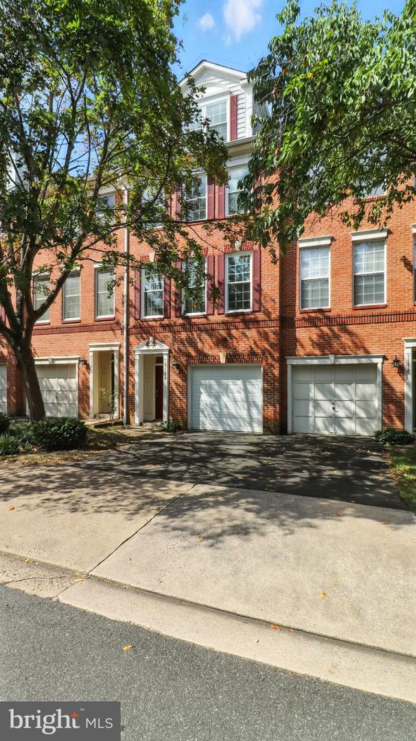 1120 S MONROE ST, ARLINGTON, Virginia 22204, 3 Bedrooms Bedrooms, ,3 BathroomsBathrooms,Residential,For sale,1120 S MONROE ST,VAAR2062990 MLS # VAAR2062990