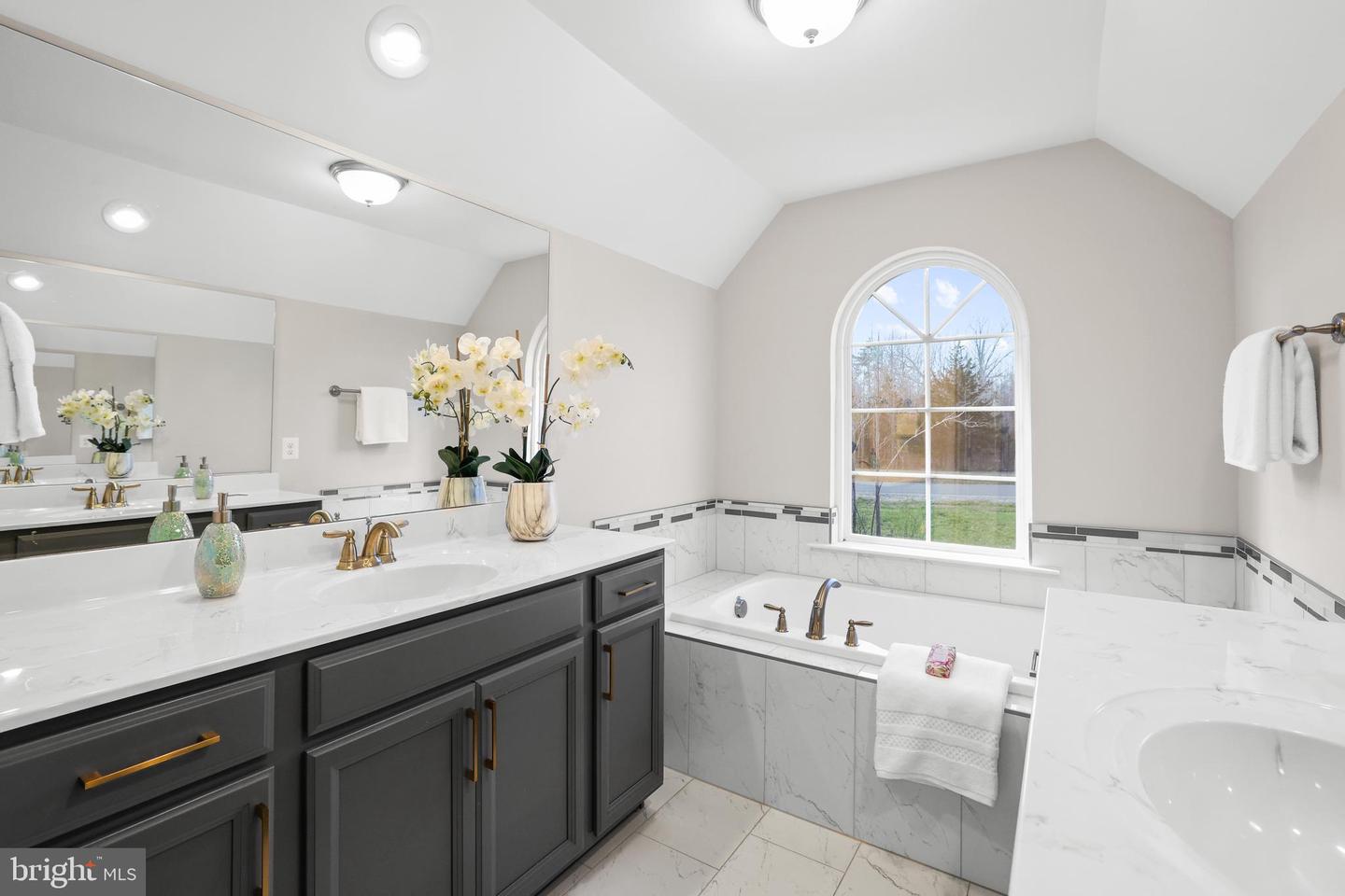 7806 SHAWMONT RD, FREDERICKSBURG, Virginia 22407, 6 Bedrooms Bedrooms, ,5 BathroomsBathrooms,Residential,For sale,7806 SHAWMONT RD,VASP2035968 MLS # VASP2035968