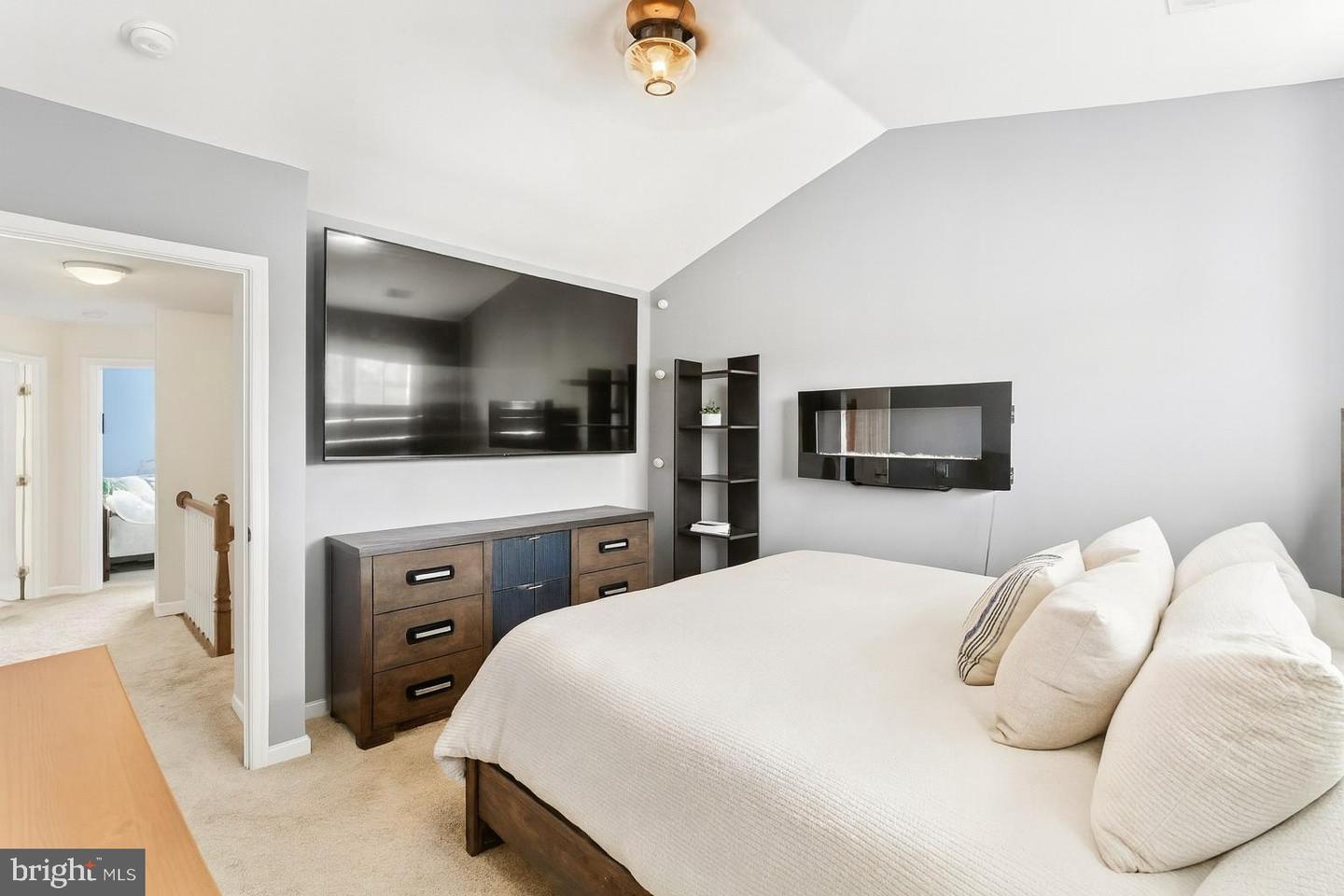 17363 AVION SQ, ROUND HILL, Virginia 20141, 4 Bedrooms Bedrooms, 15 Rooms Rooms,2 BathroomsBathrooms,Residential,For sale,17363 AVION SQ,VALO2105982 MLS # VALO2105982
