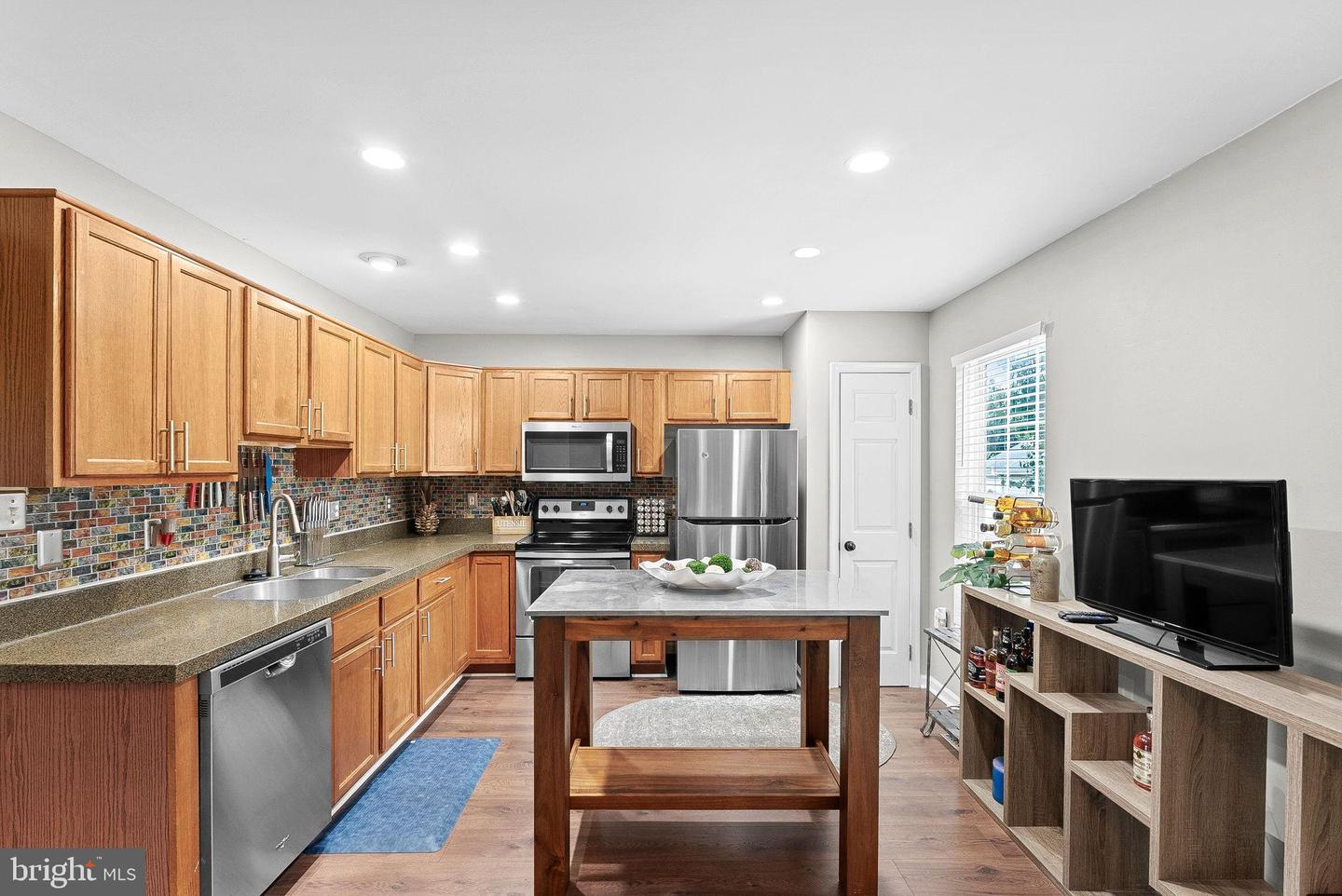 17363 AVION SQ, ROUND HILL, Virginia 20141, 4 Bedrooms Bedrooms, 15 Rooms Rooms,2 BathroomsBathrooms,Residential,For sale,17363 AVION SQ,VALO2105982 MLS # VALO2105982