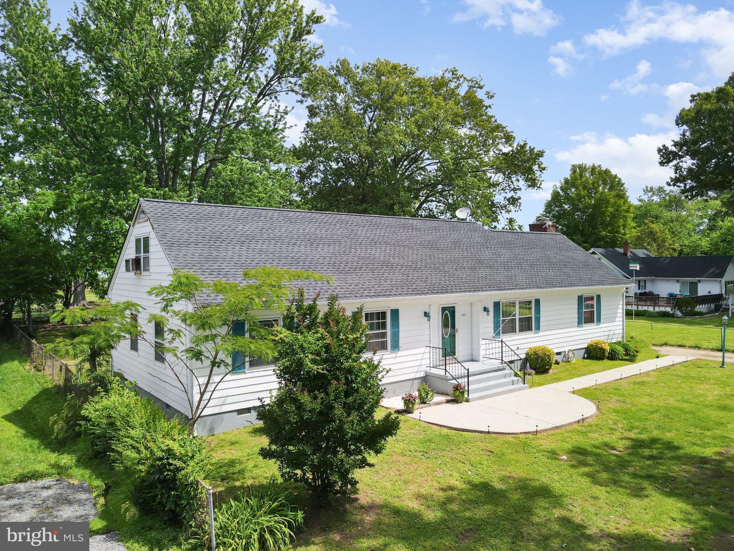 303 THACKARY ST, COLONIAL BEACH, Virginia 22443, 4 Bedrooms Bedrooms, ,2 BathroomsBathrooms,Residential,For sale,303 THACKARY ST,VAWE2009672 MLS # VAWE2009672