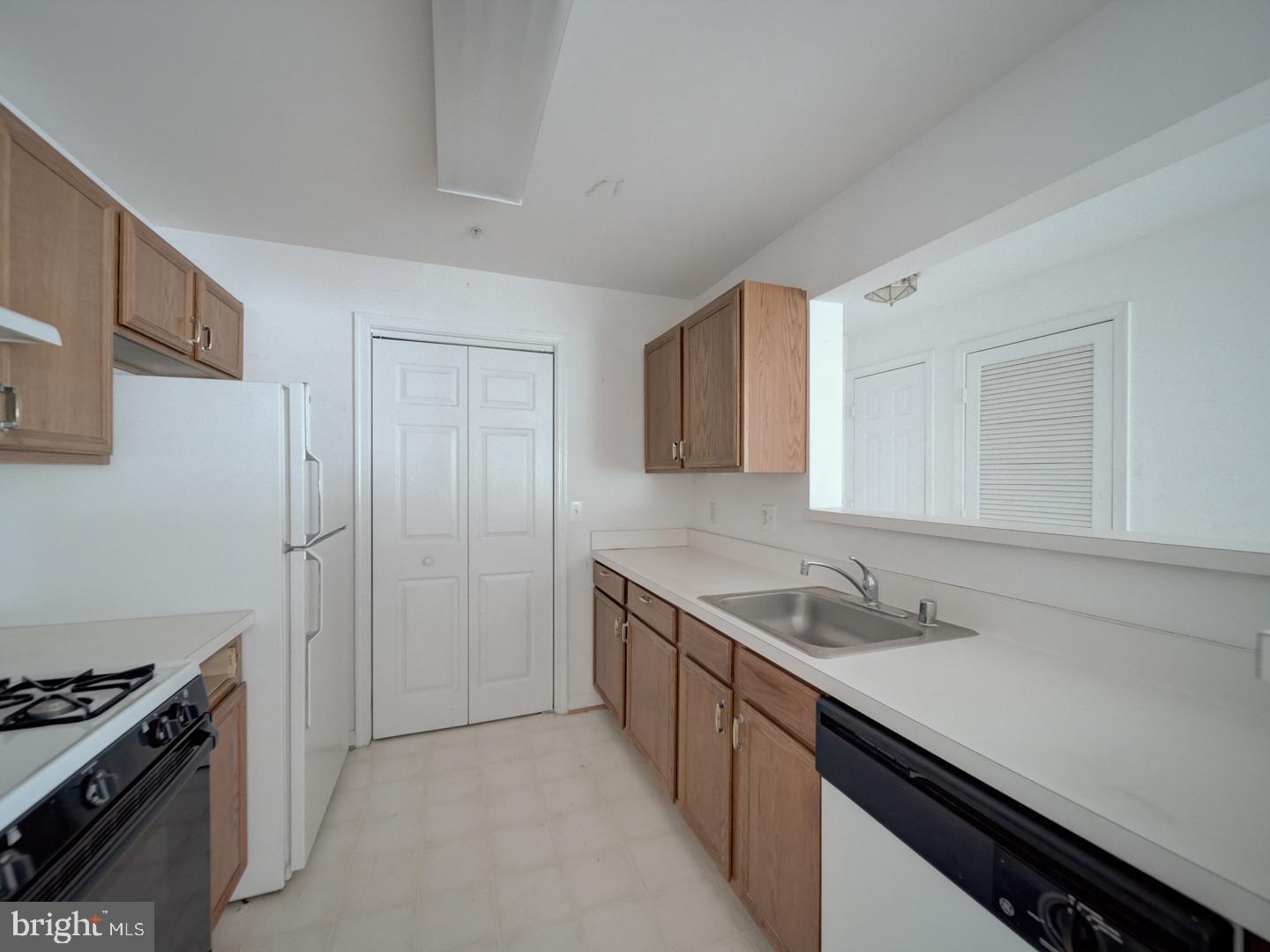 14184 CUDDY LOOP #201, WOODBRIDGE, Virginia 22193, 2 Bedrooms Bedrooms, ,2 BathroomsBathrooms,Residential,For sale,14184 CUDDY LOOP #201,VAPW2103116 MLS # VAPW2103116