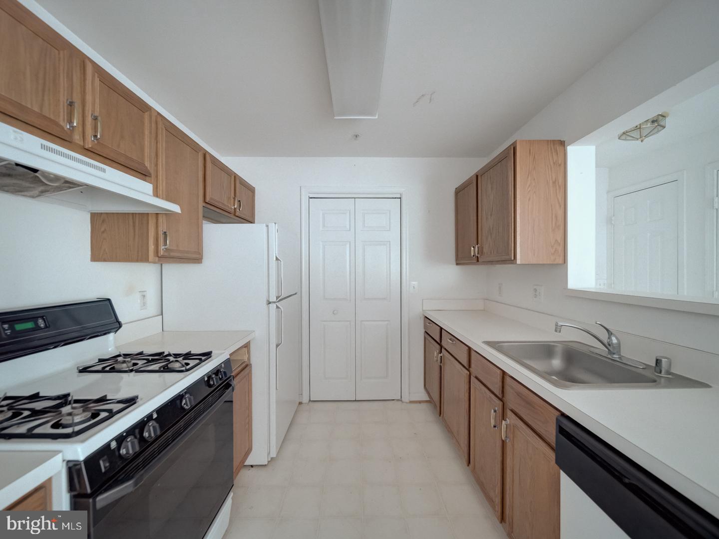 14184 CUDDY LOOP #201, WOODBRIDGE, Virginia 22193, 2 Bedrooms Bedrooms, ,2 BathroomsBathrooms,Residential,For sale,14184 CUDDY LOOP #201,VAPW2103116 MLS # VAPW2103116
