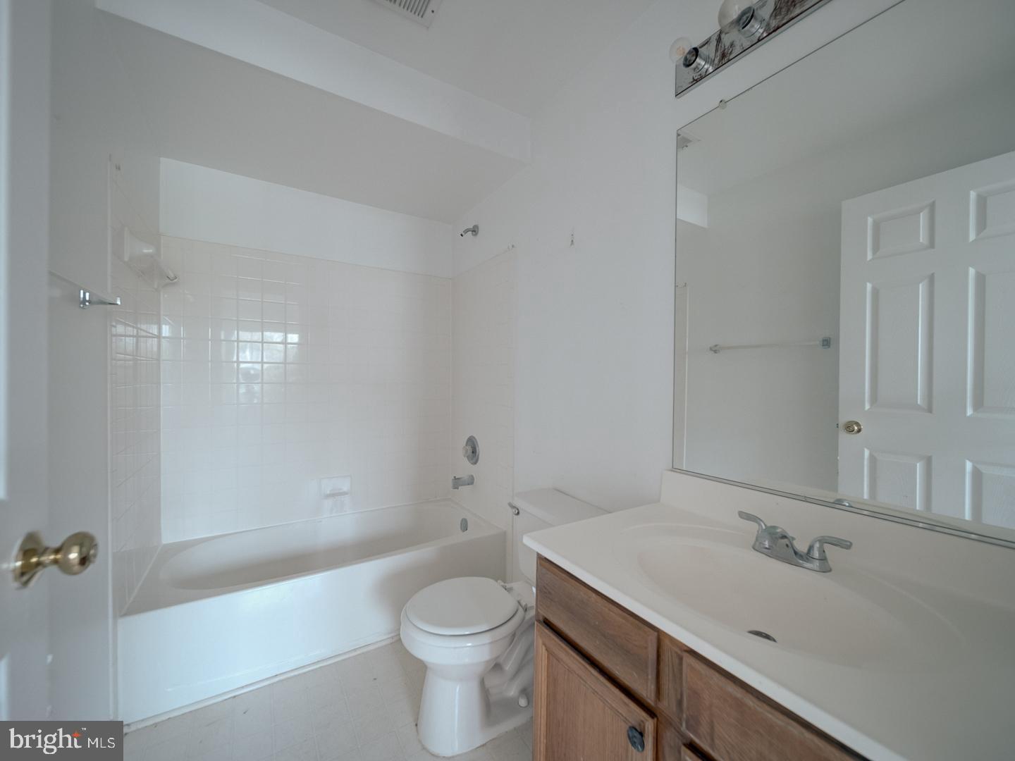 14184 CUDDY LOOP #201, WOODBRIDGE, Virginia 22193, 2 Bedrooms Bedrooms, ,2 BathroomsBathrooms,Residential,For sale,14184 CUDDY LOOP #201,VAPW2103116 MLS # VAPW2103116