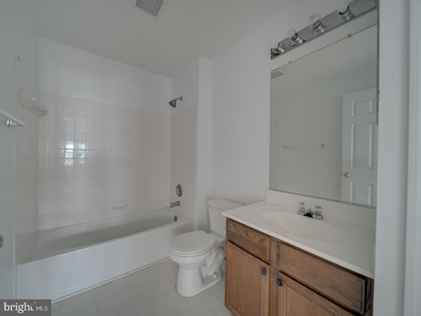 14184 CUDDY LOOP #201, WOODBRIDGE, Virginia 22193, 2 Bedrooms Bedrooms, ,2 BathroomsBathrooms,Residential,For sale,14184 CUDDY LOOP #201,VAPW2103116 MLS # VAPW2103116