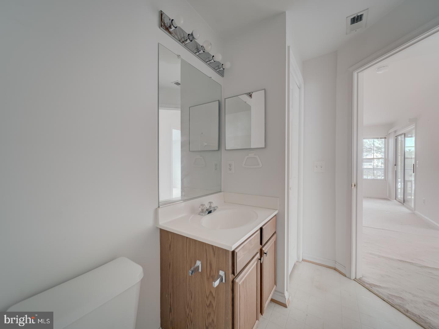 14184 CUDDY LOOP #201, WOODBRIDGE, Virginia 22193, 2 Bedrooms Bedrooms, ,2 BathroomsBathrooms,Residential,For sale,14184 CUDDY LOOP #201,VAPW2103116 MLS # VAPW2103116