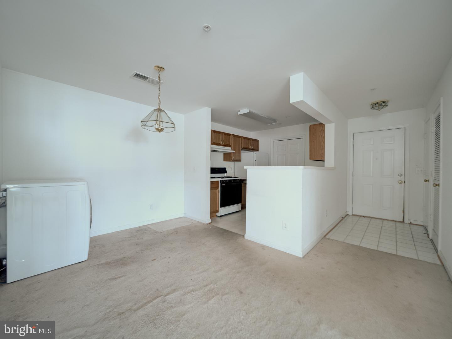14184 CUDDY LOOP #201, WOODBRIDGE, Virginia 22193, 2 Bedrooms Bedrooms, ,2 BathroomsBathrooms,Residential,For sale,14184 CUDDY LOOP #201,VAPW2103116 MLS # VAPW2103116