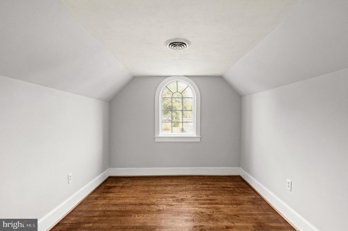 327 BRYARLY RD, WINCHESTER, Virginia 22603, 3 Bedrooms Bedrooms, ,2 BathroomsBathrooms,Residential,For sale,327 BRYARLY RD,VAFV2034992 MLS # VAFV2034992