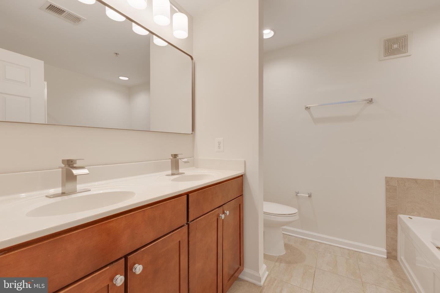6066 ASTER HAVEN CIR, HAYMARKET, Virginia 20169, 3 Bedrooms Bedrooms, ,2 BathroomsBathrooms,Residential,For sale,6066 ASTER HAVEN CIR,VAPW2097840 MLS # VAPW2097840