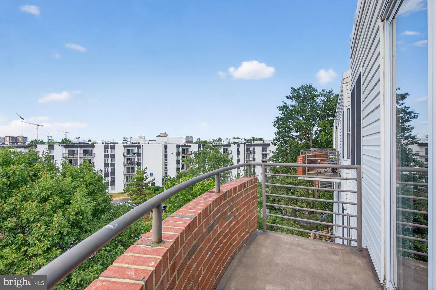 301 S REYNOLDS ST #611, ALEXANDRIA, Virginia 22304, 1 Bedroom Bedrooms, 5 Rooms Rooms,1 BathroomBathrooms,Residential,For sale,301 S REYNOLDS ST #611,VAAX2048954 MLS # VAAX2048954