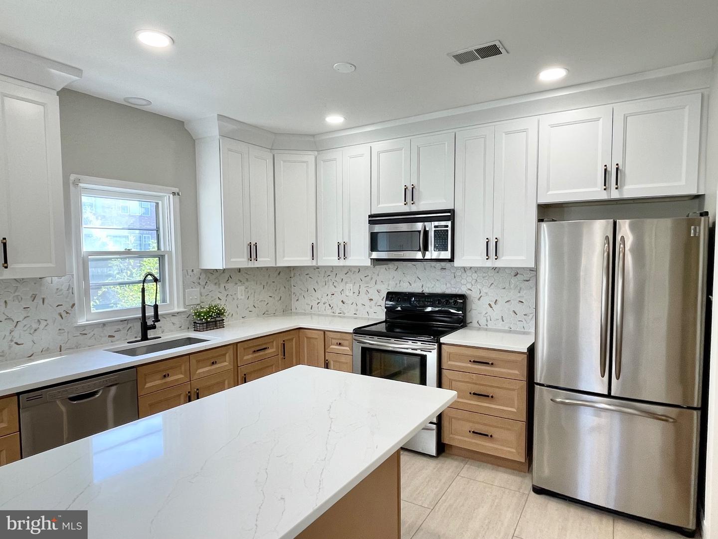 6031 WESCOTT HILLS WAY, ALEXANDRIA, Virginia 22315, 3 Bedrooms Bedrooms, ,2 BathroomsBathrooms,Residential,For sale,6031 WESCOTT HILLS WAY,VAFX2264568 MLS # VAFX2264568