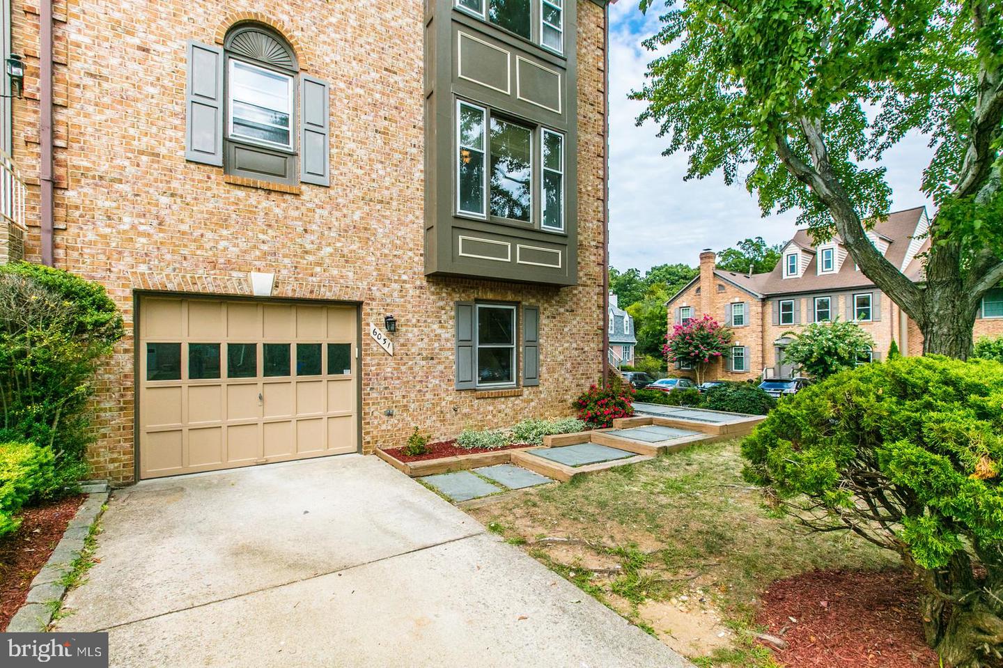 6031 WESCOTT HILLS WAY, ALEXANDRIA, Virginia 22315, 3 Bedrooms Bedrooms, ,2 BathroomsBathrooms,Residential,For sale,6031 WESCOTT HILLS WAY,VAFX2264568 MLS # VAFX2264568