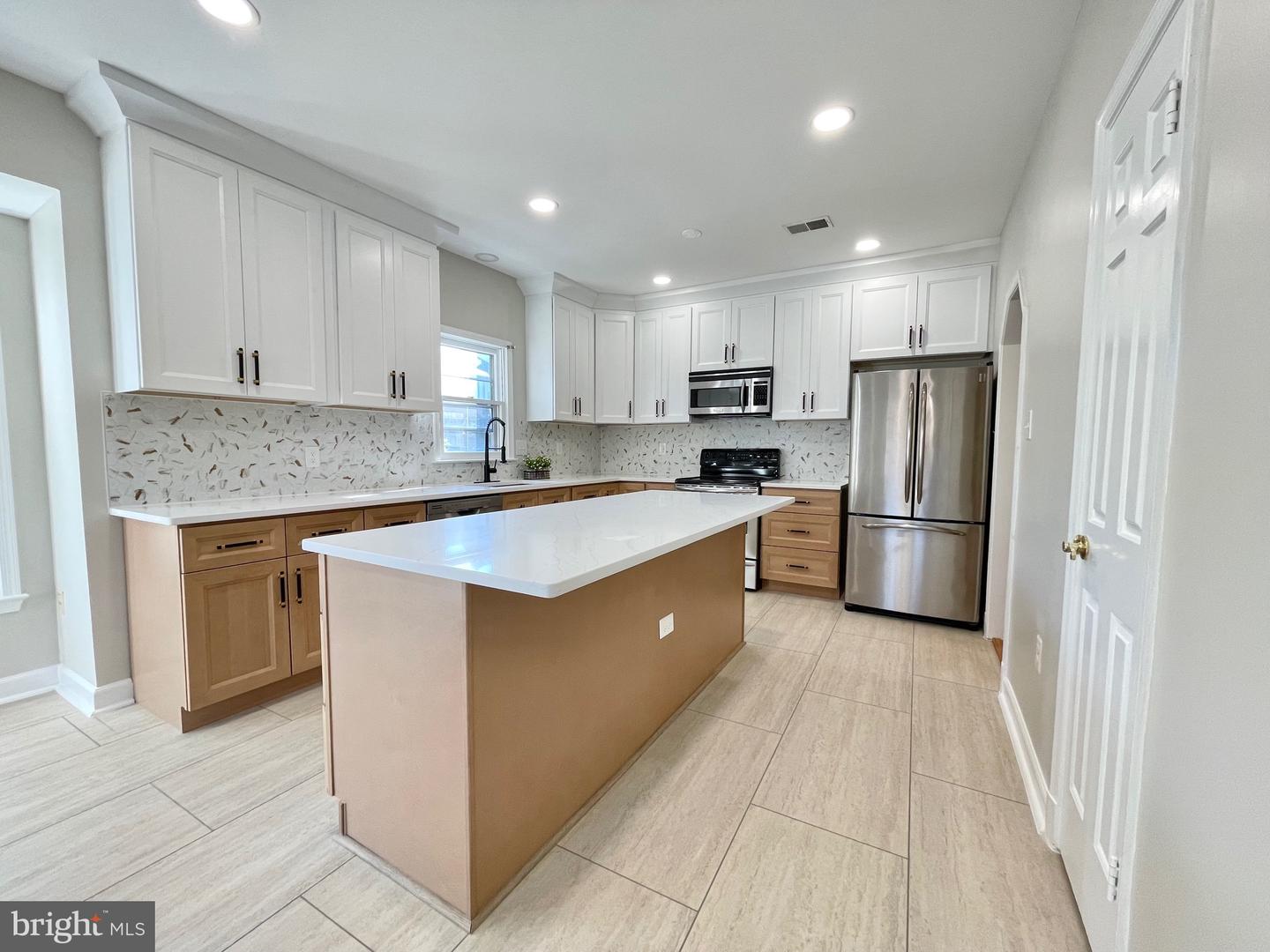 6031 WESCOTT HILLS WAY, ALEXANDRIA, Virginia 22315, 3 Bedrooms Bedrooms, ,2 BathroomsBathrooms,Residential,For sale,6031 WESCOTT HILLS WAY,VAFX2264568 MLS # VAFX2264568