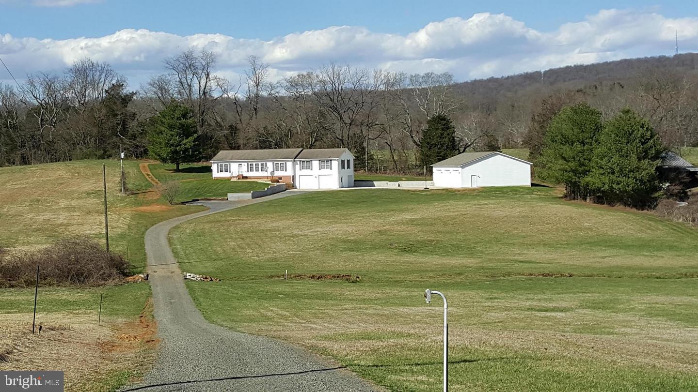 8210 LEE HWY, WARRENTON, Virginia 20186, 3 Bedrooms Bedrooms, ,2 BathroomsBathrooms,Residential,For sale,8210 LEE HWY,VAFQ2018140 MLS # VAFQ2018140