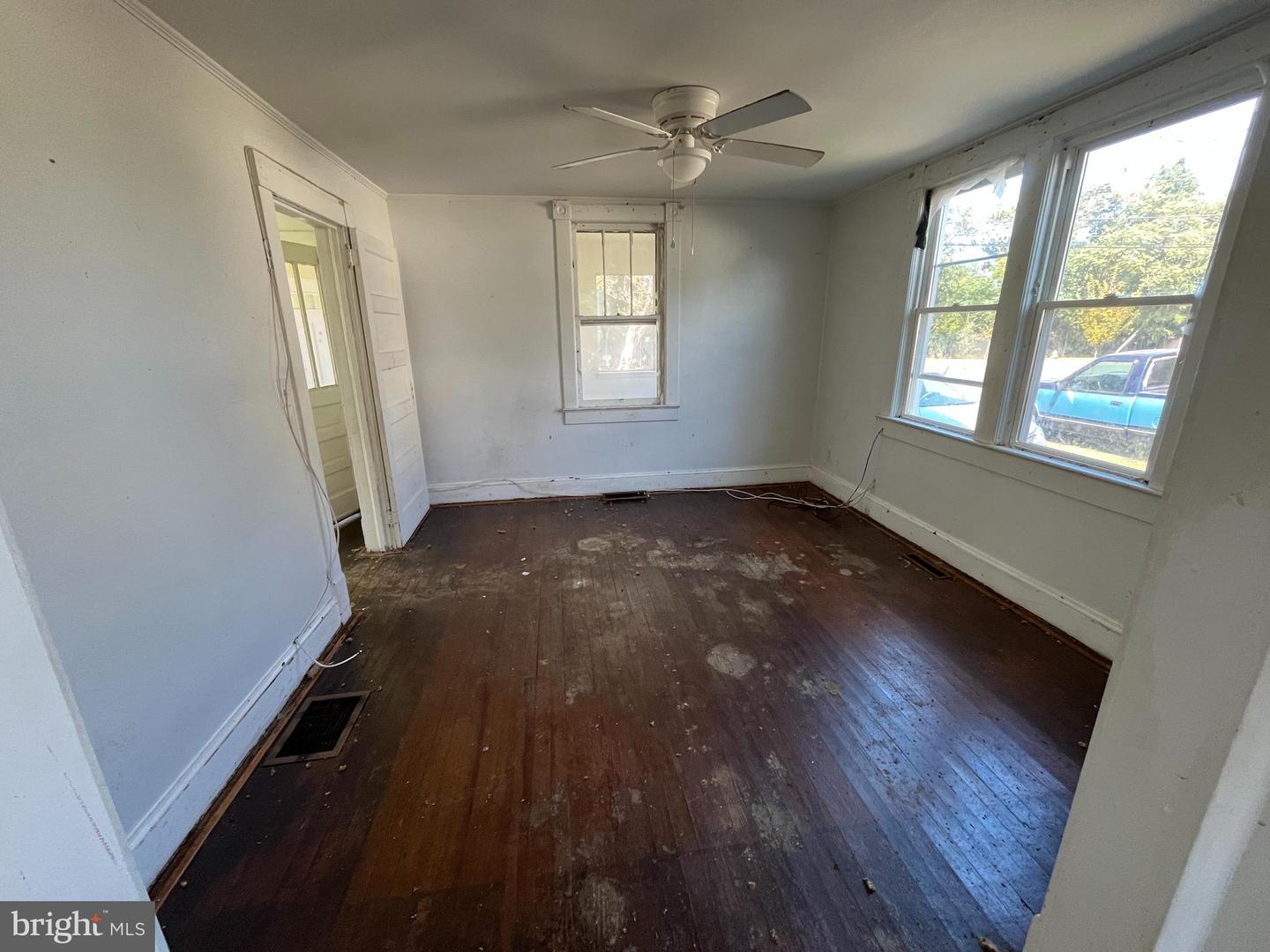 406 SUMMIT ST, FREDERICKSBURG, Virginia 22401, 3 Bedrooms Bedrooms, ,1 BathroomBathrooms,Residential,For sale,406 SUMMIT ST,VAFB2008886 MLS # VAFB2008886