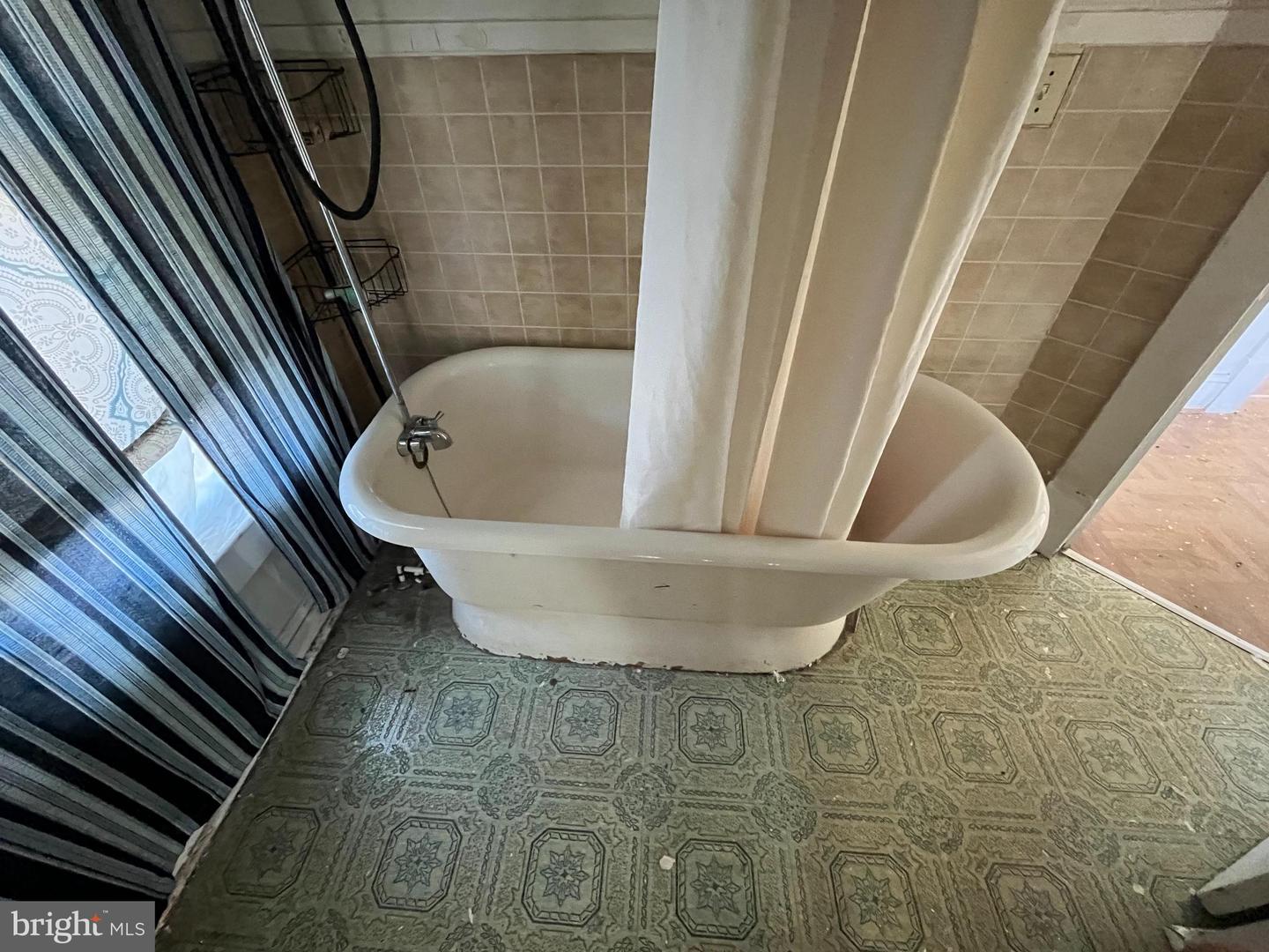 406 SUMMIT ST, FREDERICKSBURG, Virginia 22401, 3 Bedrooms Bedrooms, ,1 BathroomBathrooms,Residential,For sale,406 SUMMIT ST,VAFB2008886 MLS # VAFB2008886