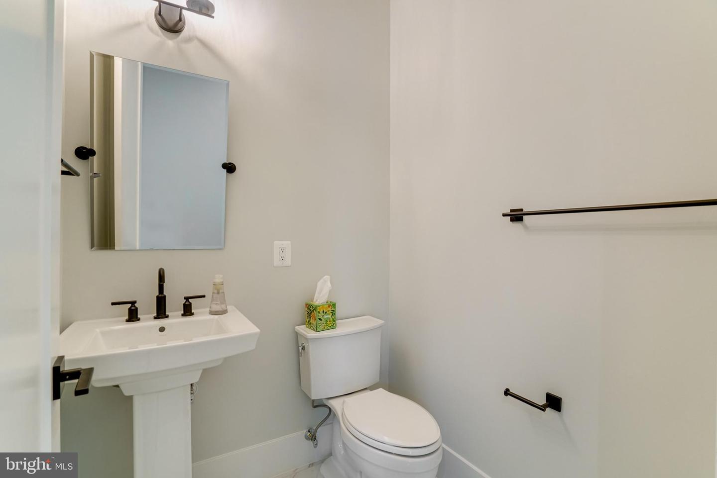 4003 ANNANDALE RD, ANNANDALE, Virginia 22003, 4 Bedrooms Bedrooms, ,3 BathroomsBathrooms,Residential,For sale,4003 ANNANDALE RD,VAFX2223824 MLS # VAFX2223824