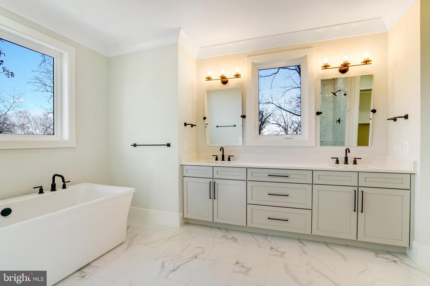 4003 ANNANDALE RD, ANNANDALE, Virginia 22003, 4 Bedrooms Bedrooms, ,3 BathroomsBathrooms,Residential,For sale,4003 ANNANDALE RD,VAFX2223824 MLS # VAFX2223824