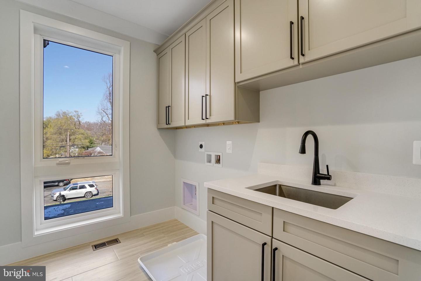 4003 ANNANDALE RD, ANNANDALE, Virginia 22003, 4 Bedrooms Bedrooms, ,3 BathroomsBathrooms,Residential,For sale,4003 ANNANDALE RD,VAFX2223824 MLS # VAFX2223824