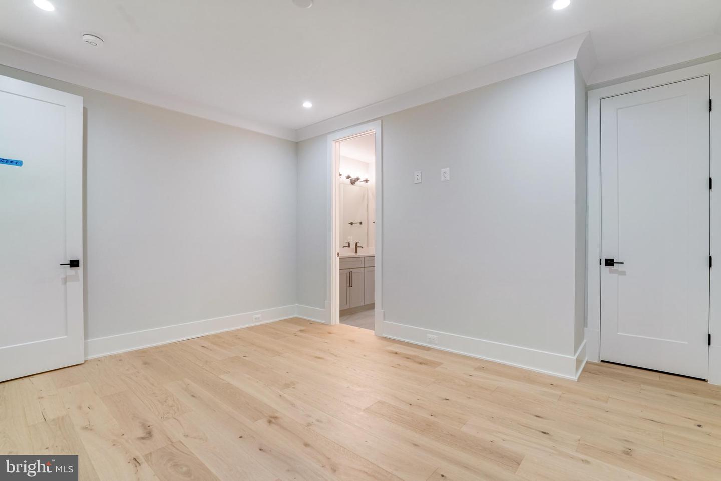 4003 ANNANDALE RD, ANNANDALE, Virginia 22003, 4 Bedrooms Bedrooms, ,3 BathroomsBathrooms,Residential,For sale,4003 ANNANDALE RD,VAFX2223824 MLS # VAFX2223824