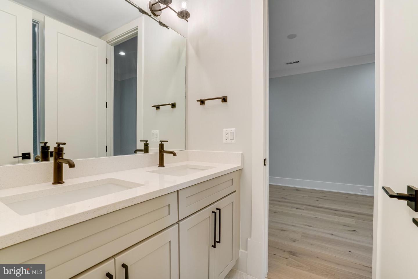 4003 ANNANDALE RD, ANNANDALE, Virginia 22003, 4 Bedrooms Bedrooms, ,3 BathroomsBathrooms,Residential,For sale,4003 ANNANDALE RD,VAFX2223824 MLS # VAFX2223824