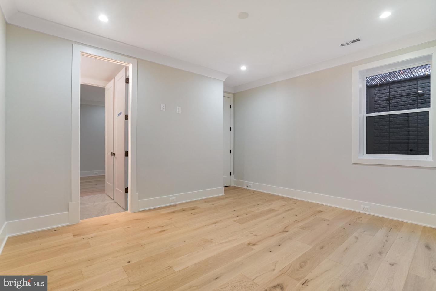4003 ANNANDALE RD, ANNANDALE, Virginia 22003, 4 Bedrooms Bedrooms, ,3 BathroomsBathrooms,Residential,For sale,4003 ANNANDALE RD,VAFX2223824 MLS # VAFX2223824