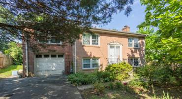 420 N IRVING ST, ARLINGTON, Virginia 22201, 4 Bedrooms Bedrooms, ,2 BathroomsBathrooms,Residential,For sale,420 N IRVING ST,VAAR2061786 MLS # VAAR2061786