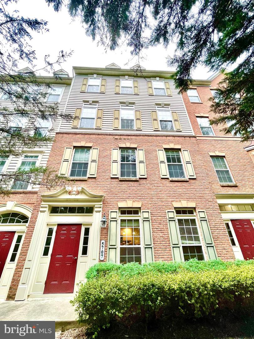 5707 CALLCOTT WAY #H, ALEXANDRIA, Virginia 22312, 3 Bedrooms Bedrooms, ,2 BathroomsBathrooms,Residential,For sale,5707 CALLCOTT WAY #H,VAFX2261952 MLS # VAFX2261952