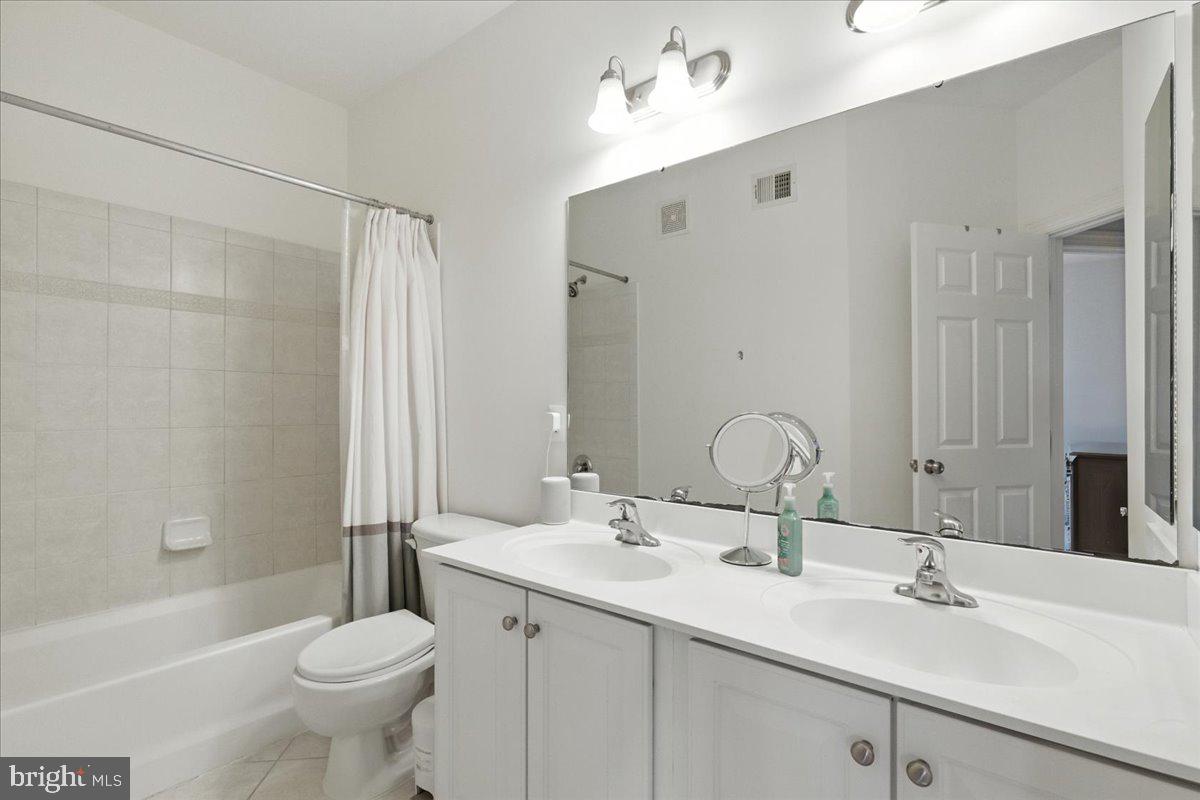 5707 CALLCOTT WAY #H, ALEXANDRIA, Virginia 22312, 3 Bedrooms Bedrooms, ,2 BathroomsBathrooms,Residential,For sale,5707 CALLCOTT WAY #H,VAFX2261952 MLS # VAFX2261952